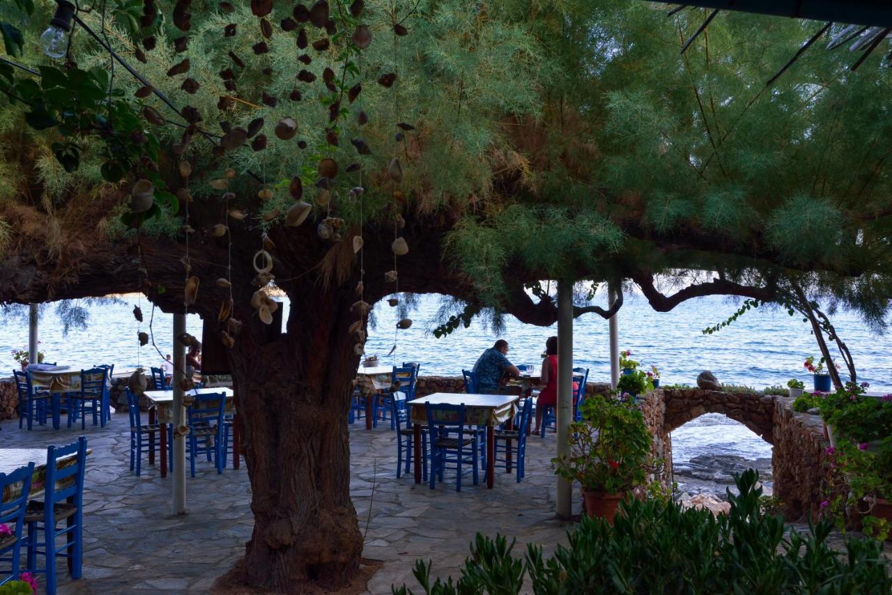 Taverna Akrogiali Lutró Kültér fotó