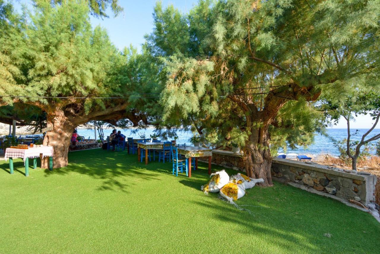 Taverna Akrogiali Lutró Kültér fotó