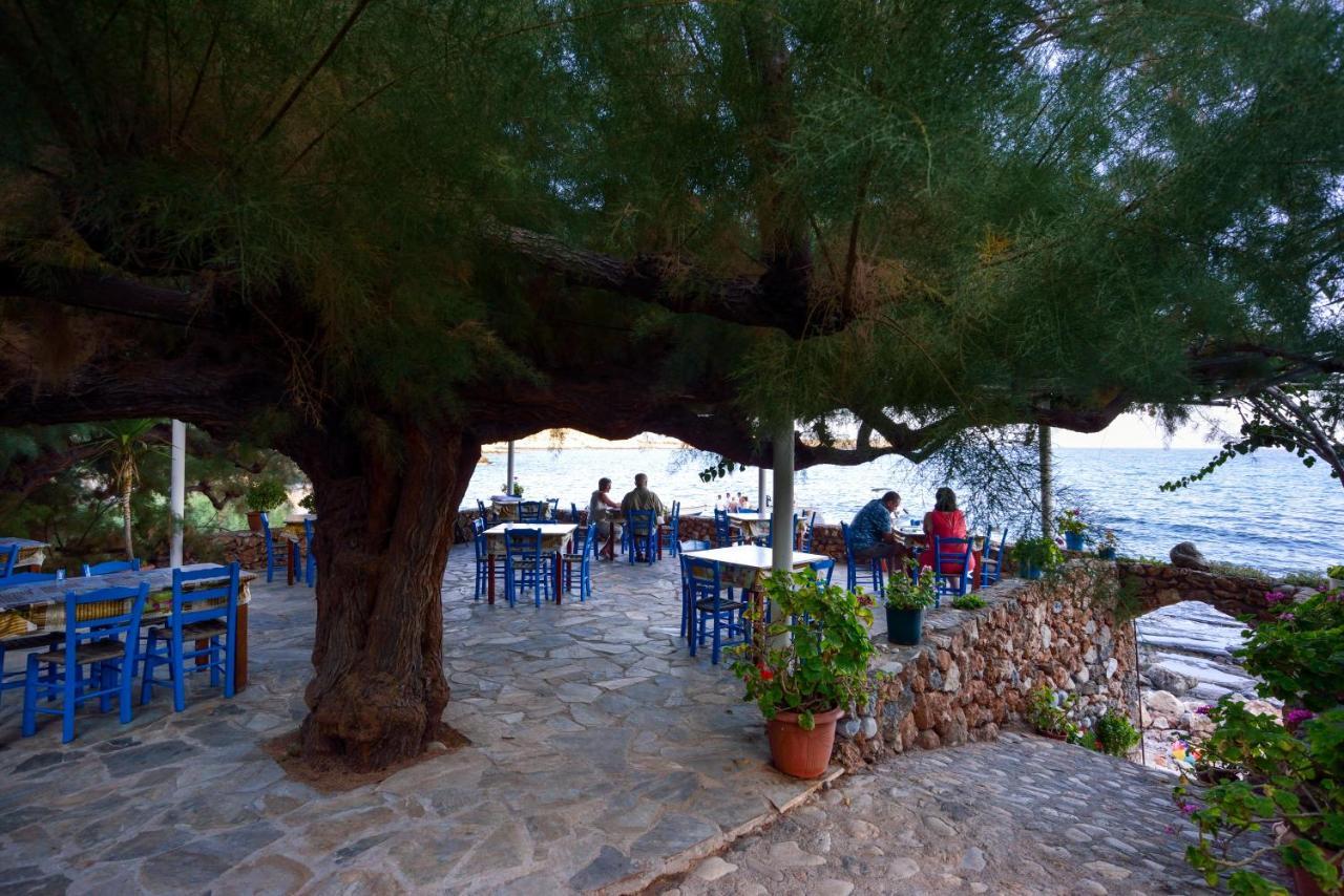 Taverna Akrogiali Lutró Kültér fotó